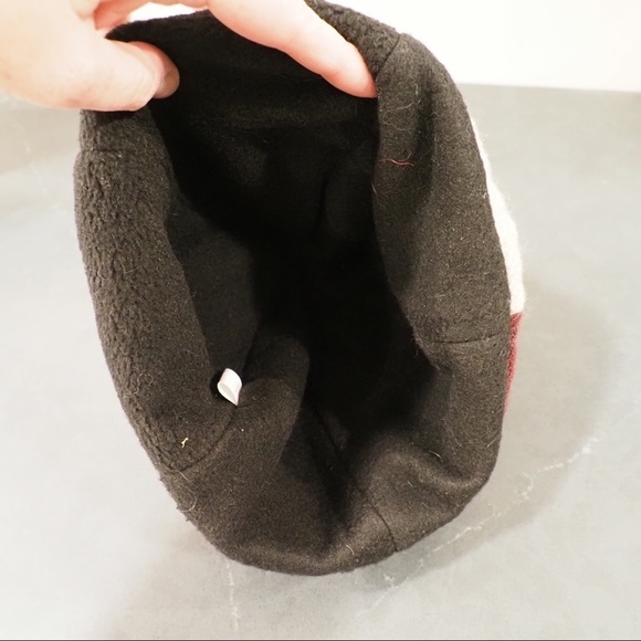 Handmade recycled wool sweater lined hat - Picture 10 of 11